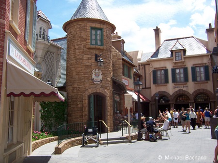 Looking towards the pastry shop