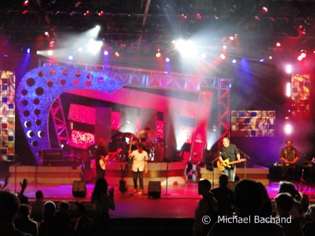 Los Lobos performs