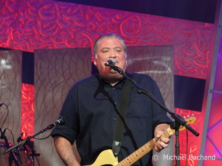 Los Lobos performs