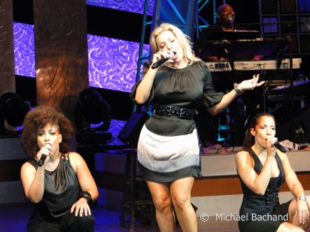 Taylor Dayne performs