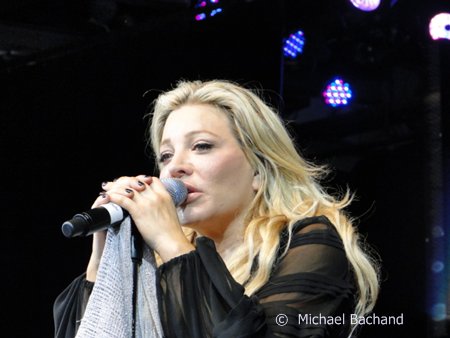 Taylor Dayne performs