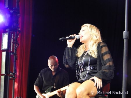 Taylor Dayne performs