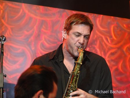 Taylor Hicks performs