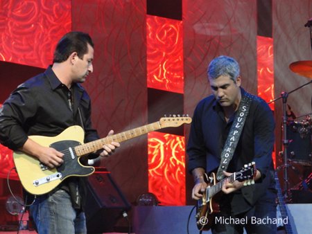 Taylor Hicks performs