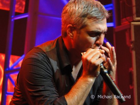 Taylor Hicks performs