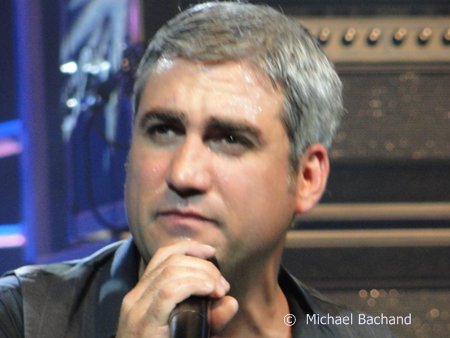 Taylor Hicks performs