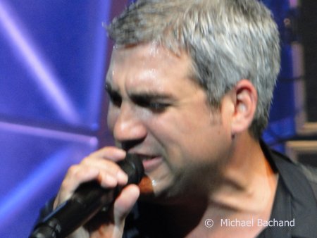 Taylor Hicks performs