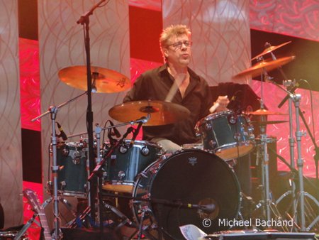 Taylor Hicks performs