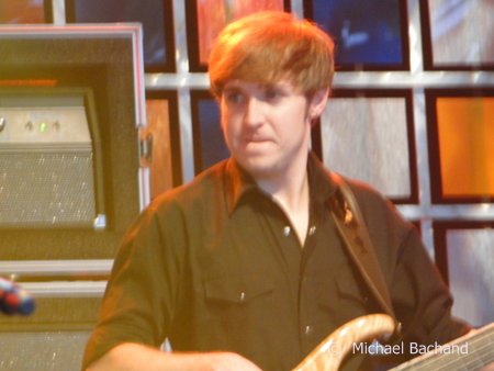 Taylor Hicks performs