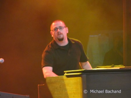 Taylor Hicks performs