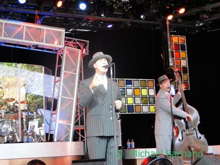 Big Bad VooDoo Daddy in concer