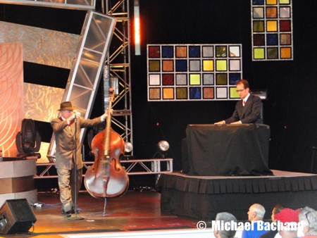 Big Bad Voodoo Daddy performs