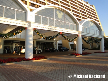 Contemporary Resort decorations