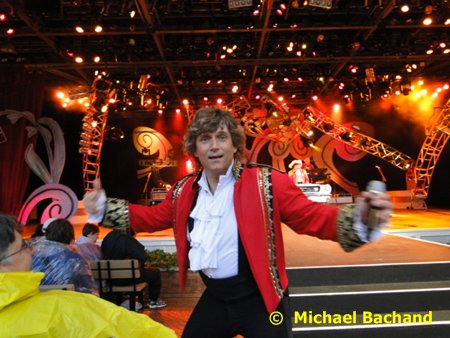 Paul Revere performs