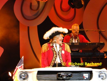 Paul Revere performs