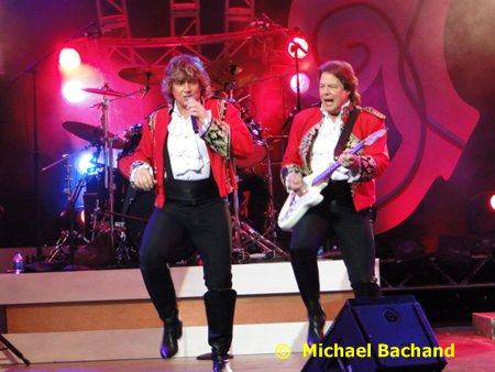 Paul Revere performs