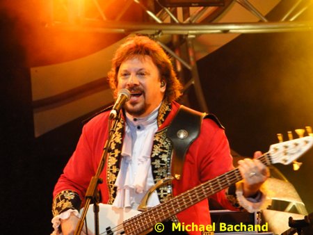 Paul Revere performs