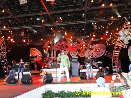 Starship performs