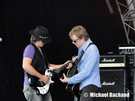 Slippery When Wet performing