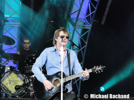 Slippery When Wet performing