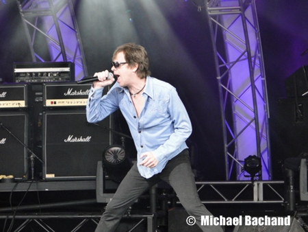 Slippery When Wet performing