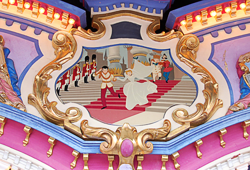 Detail1_Cinderellas_Carrousel_at_Disneys_Magic_Kingdom.jpg
