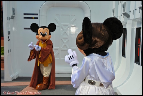 Jedi Knight Mickey Mouse waving to Princess Minnie Jedi Knight Mickey Mouse waving to Princess Minnie