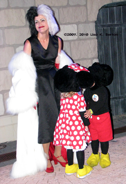 lkb-Halloween-CruellaMicekids.jpg