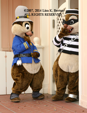 lkb-MyDisneyland-WaveGoodbye.jpg