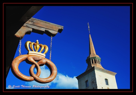 Polarizer filter creates deep blue sky in Epcto's Norway pavillion, Walt Disney World, Orlando, Florida