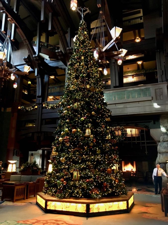 A Look at Holiday Decorations at Disney's Grand Californian Resort ...