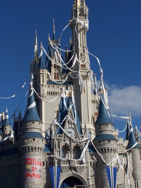 Taking a Look Back at the BONKERS Overlays of Magic Kingdom's Cinderella  Castle - AllEars.Net