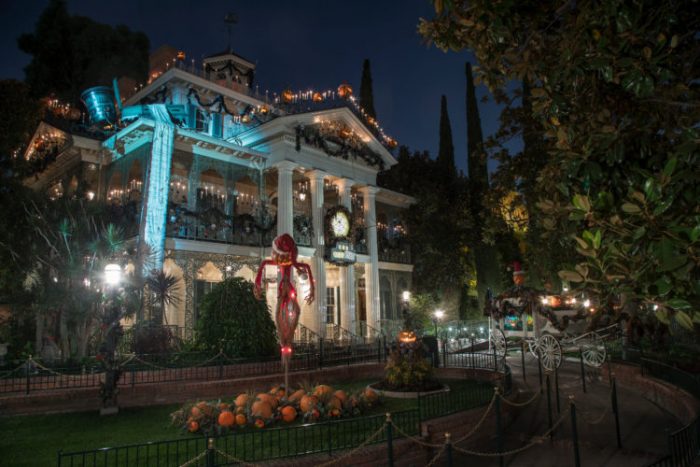 The History Of The Disneyland S Haunted Mansion Holiday Overlay Allears Net