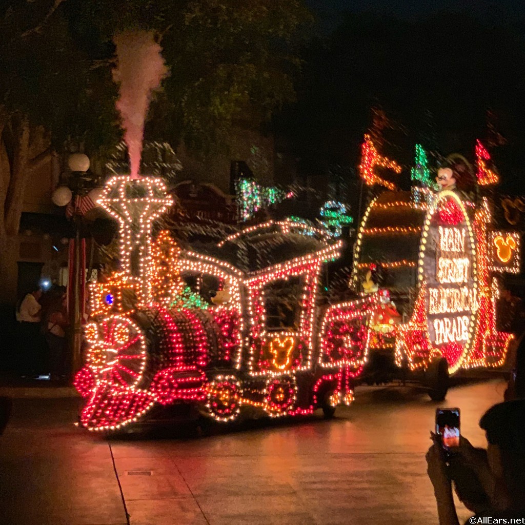 First Photos Main Street Electrical Parade Returns to Disneyland