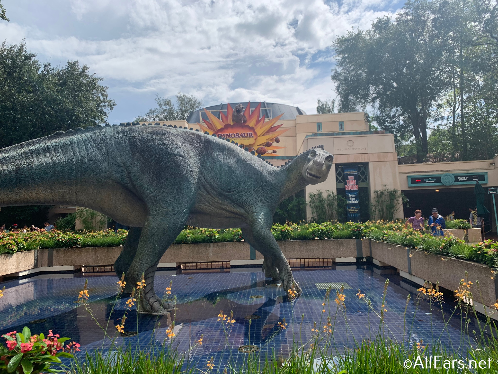 where to see dinosaurs at disneys animal kingdom