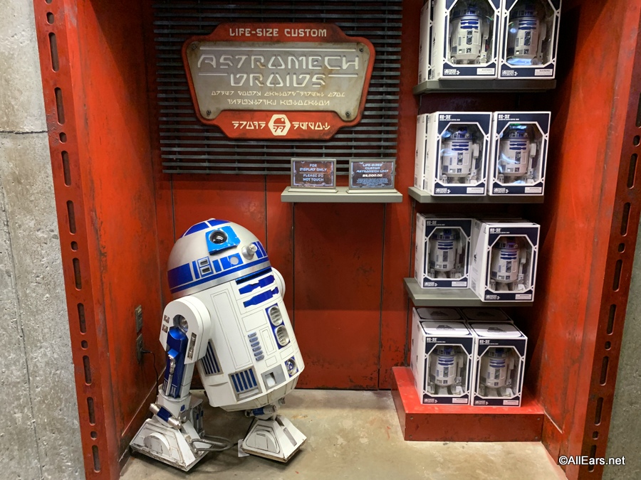 Ferry Droid Accessory Set Arrives at Droid Depot in Star Wars