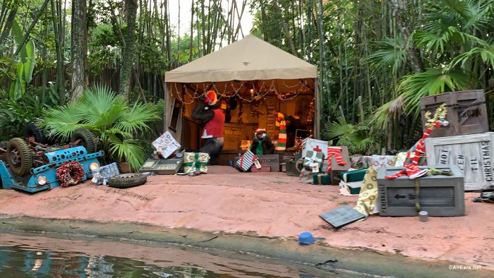 is disney jungle cruise on a track