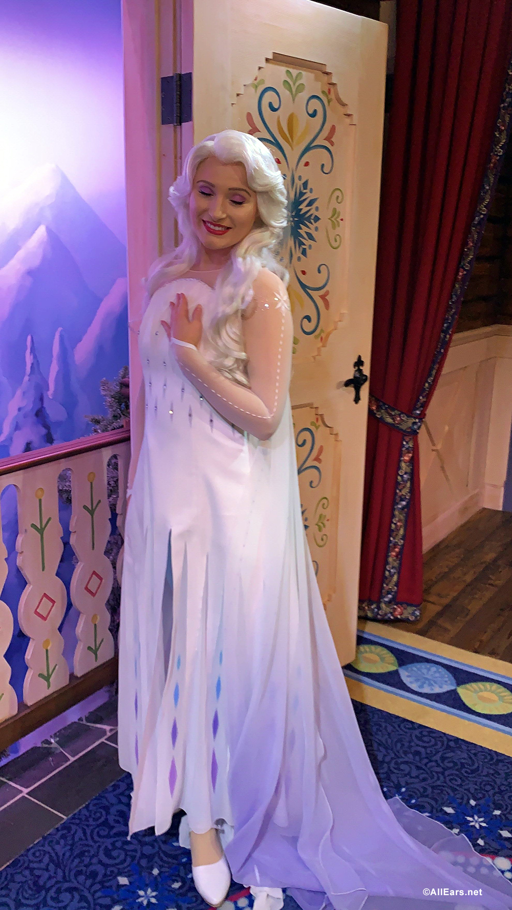 elsa's new dress in frozen 2