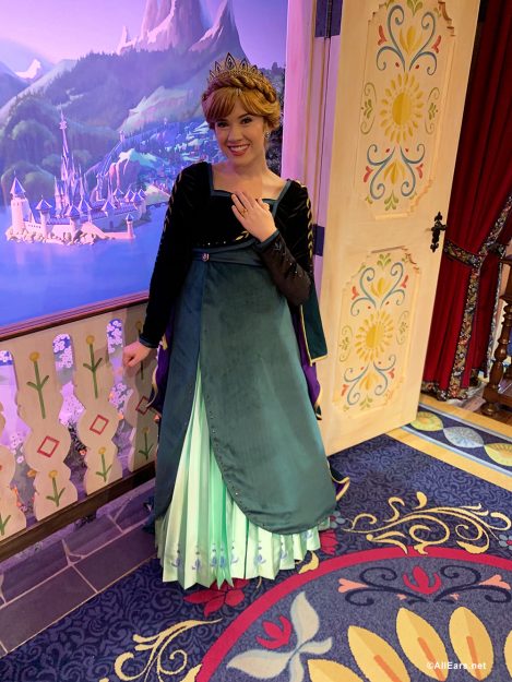 First Look: New Costumes for Anna and Elsa at Epcot - and For Your