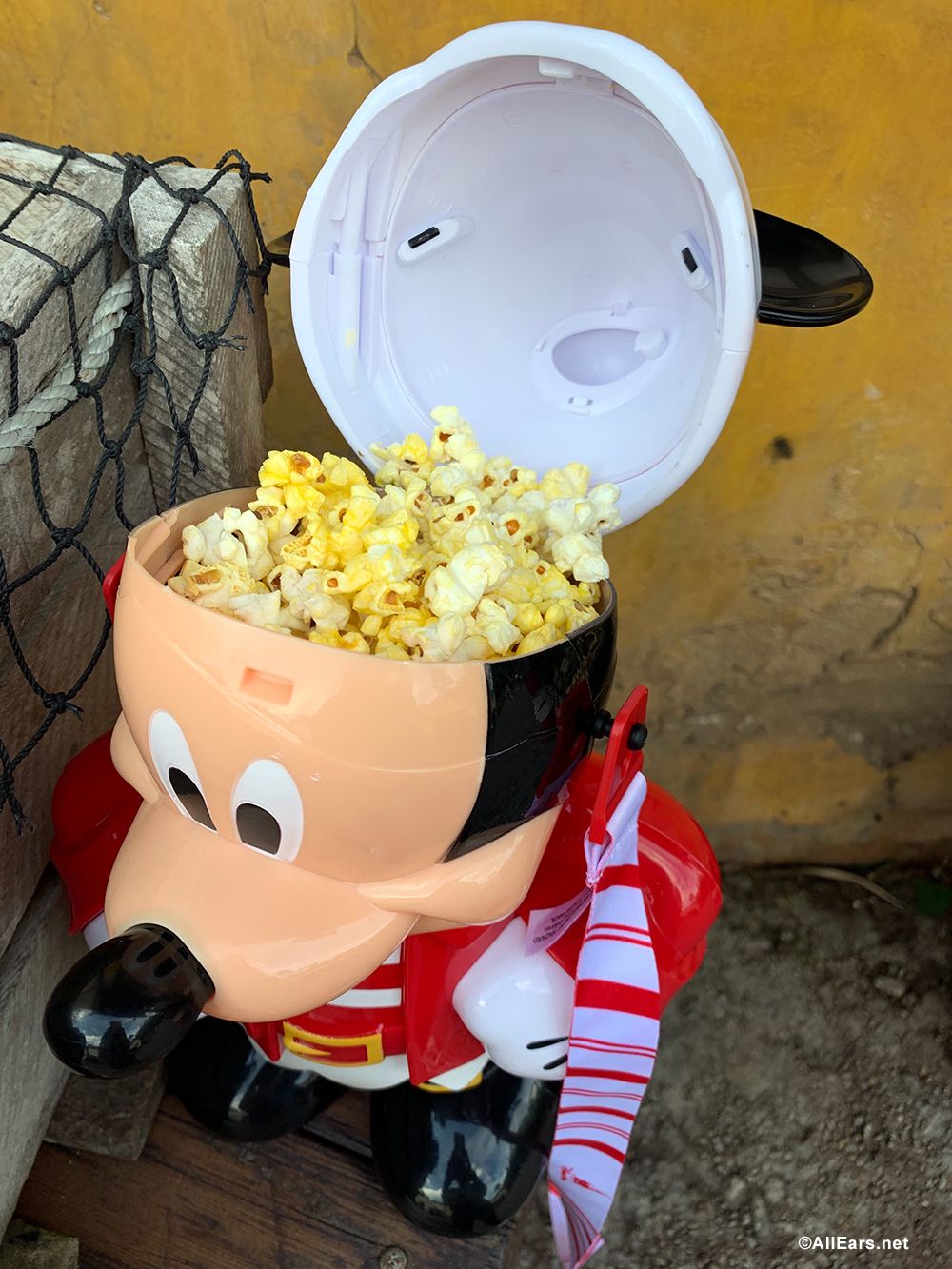 Photos: New Must-Have Christmas Popcorn Buckets and Drink Sippers Have Landed in Disney World ...