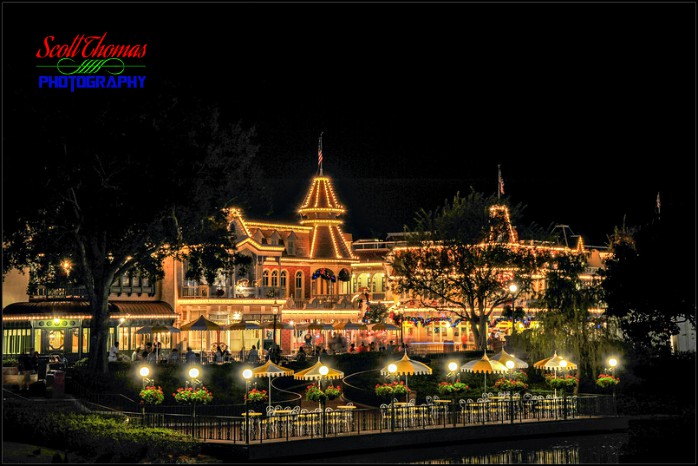 Plaza Restaurant At Night 2013