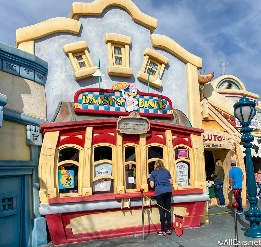 Exterior Pictures of Daisy's Diner in Disneyland Resort - AllEars.Net