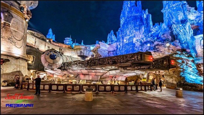 Millennium Falcon: Smuggler's Run at Night