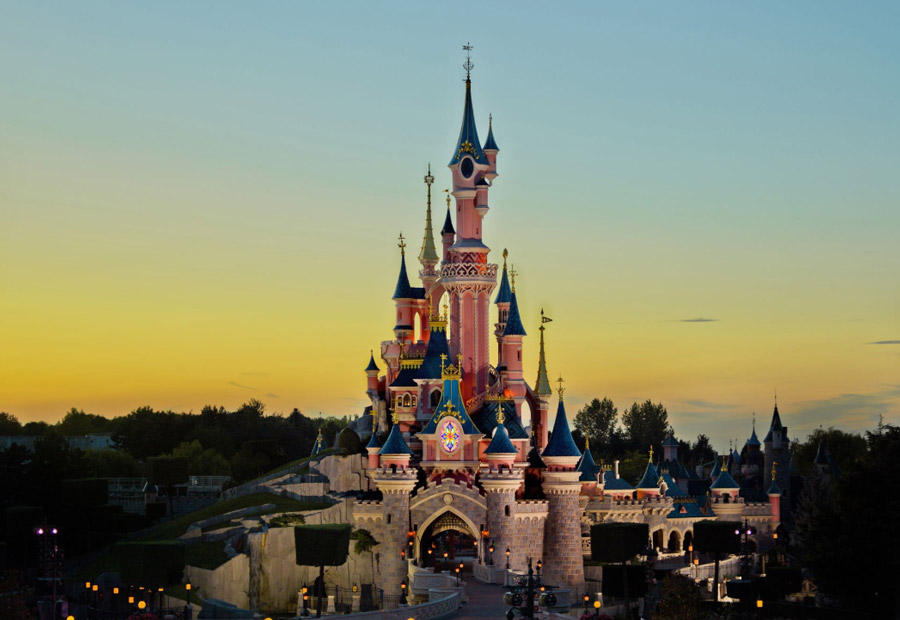 come dream a dream  Disneyland paris castle, Disney paris, Disneyland paris