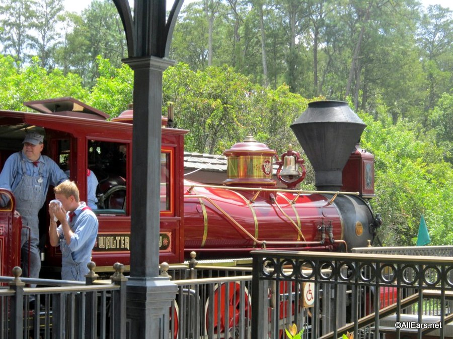 disney world park train tour