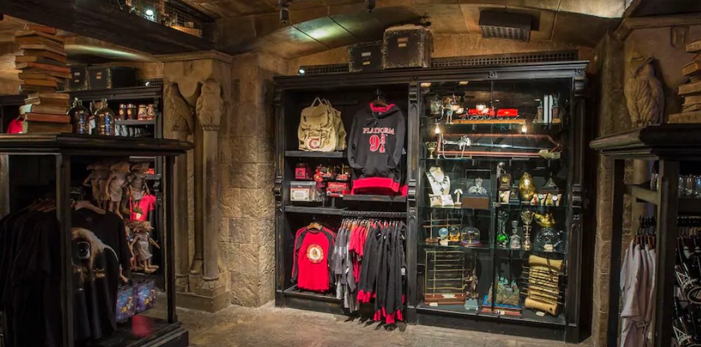 Exploring the Stores of Hogsmeade in The Wizarding World of Harry Potter at  Universal Orlando! - AllEars.Net