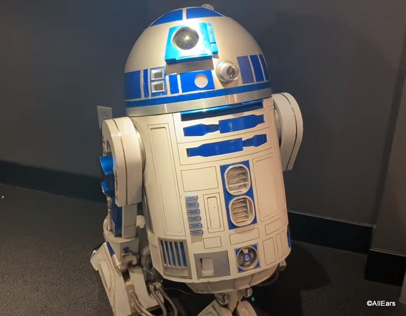 Disney World Hollywood Studios Star Wars Launch Bay Lifesize R2d2 Allears Net Disney World Hollywood Studios Star Wars Launch Bay Lifesize R2d2 Allears Net
