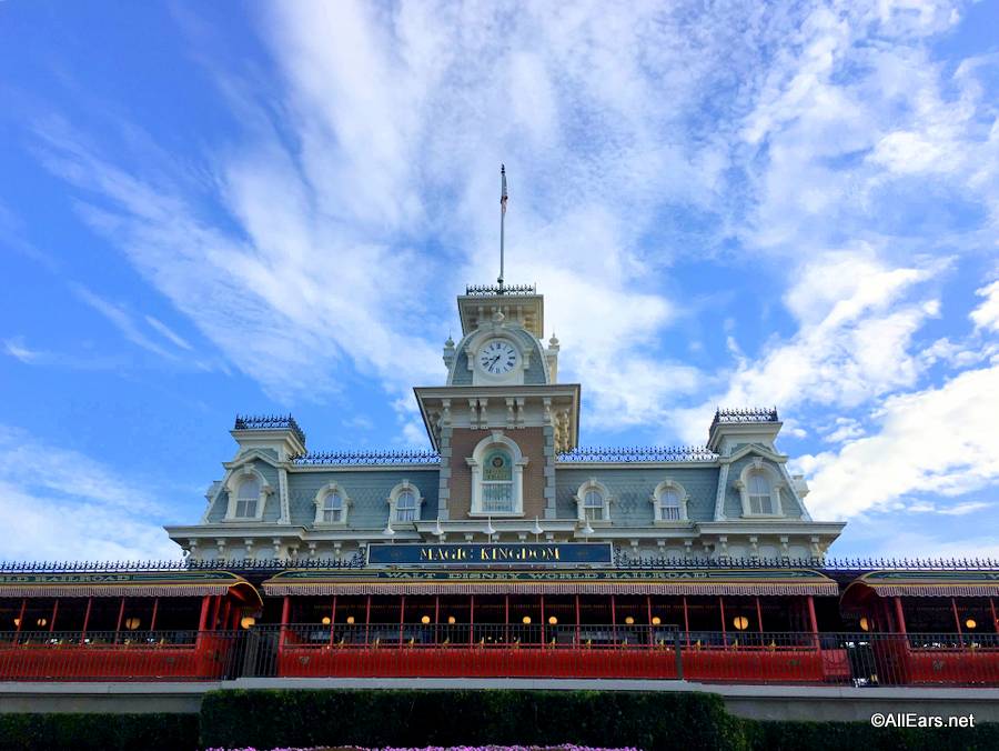 Walt Disney World Railroad Magic Kingdom Train Souvenir Tour Exclusive Pin