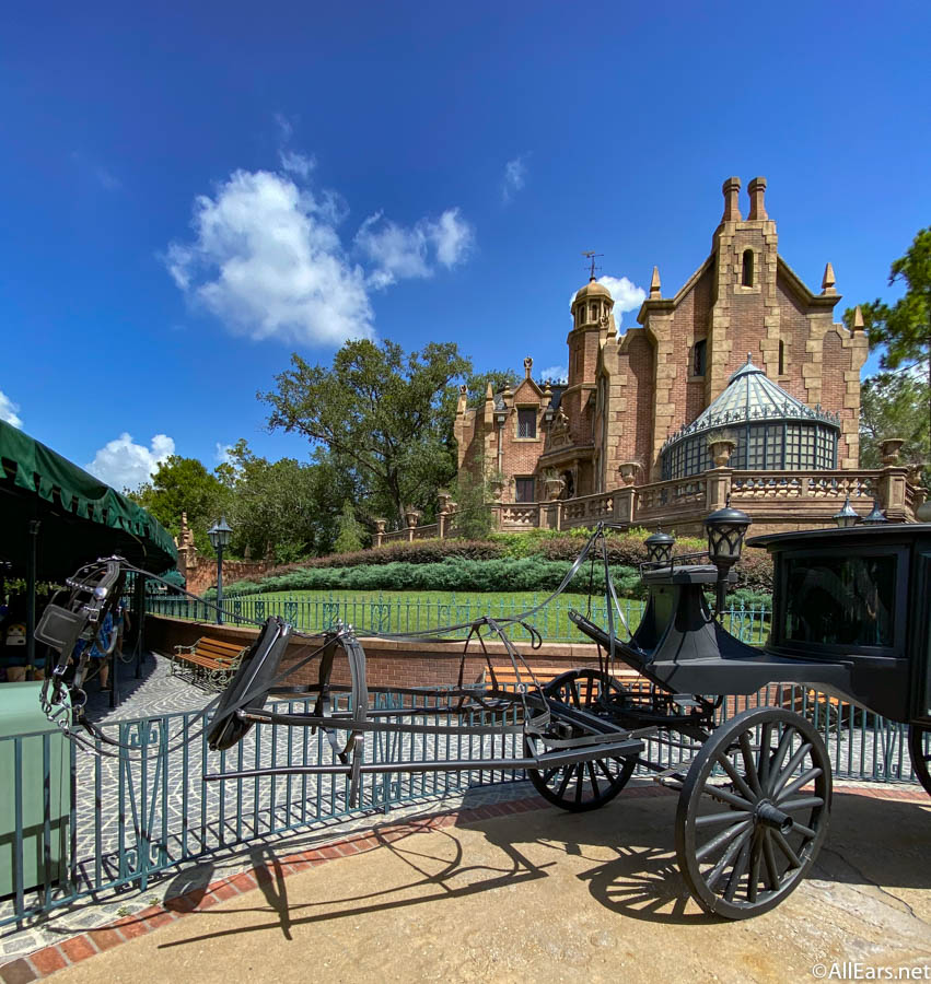 This NEW Haunted Mansion Blanket Has Materialized in Disney World