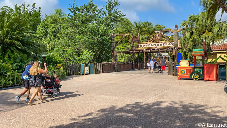 Adventureland Opening Morning Crowds Magic Kingdom Disney World